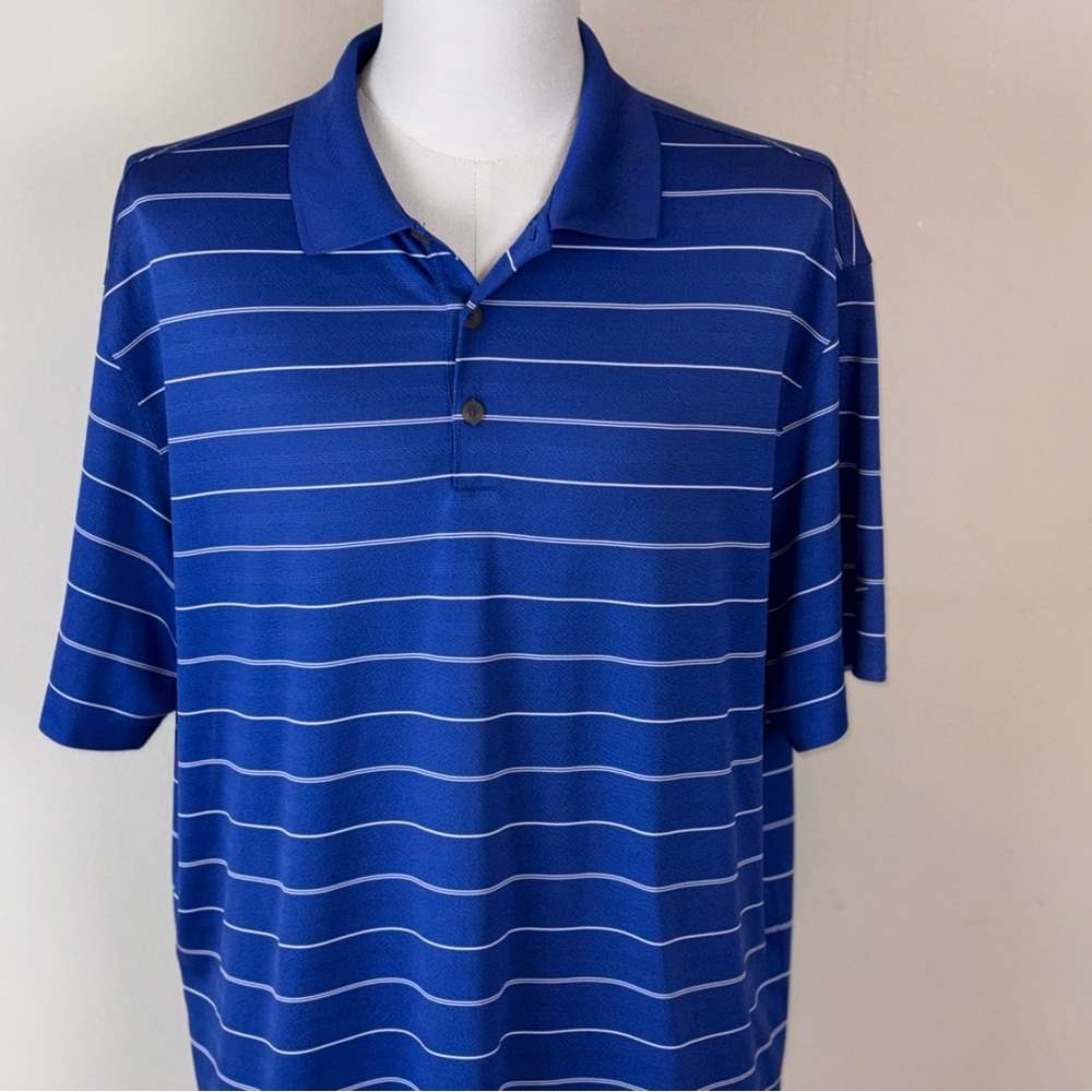Nike Polo Men’s XL Blue & White Golf Lightweight Shirt Athleisure